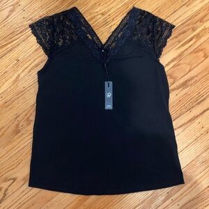 Ouges black top with lace accent size medium nwt